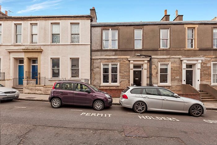 5 Bedroom Flat To Rent In Grove Street, Edinburgh, EH3