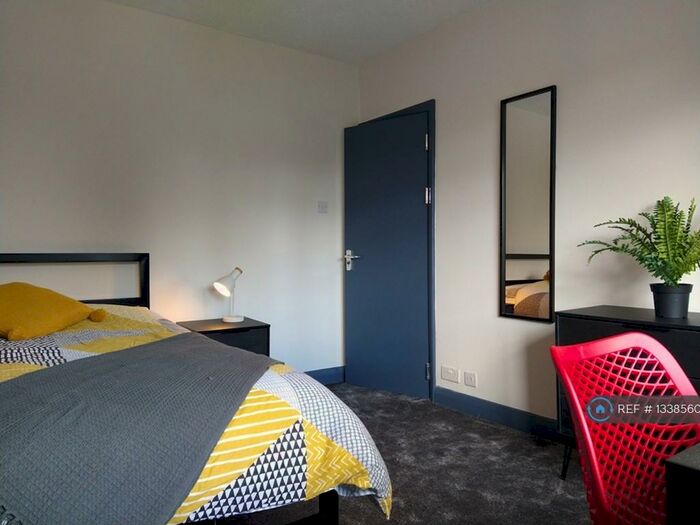 4 Bedroom Semi-Detached House To Rent In Southsea Road, Patchway, Bristol, BS34