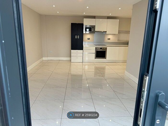 2 Bedroom Flat To Rent In Gordon Road, High Wycombe, HP13