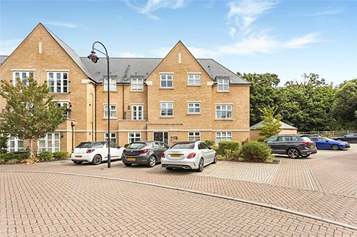 2 Bedroom Flat For Sale In Queenswood Crescent, Englefield Green, Egham, Surrey, TW20