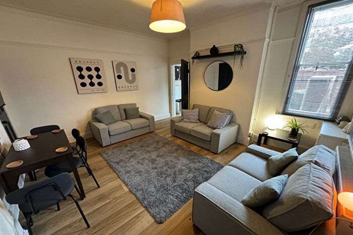 5 Bedroom Terraced House To Rent In Castle Boulevard, City, NG7