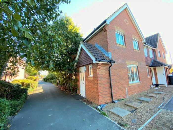 3 Bedroom Semi-Detached House To Rent In The Avenue, Hersden, CT3