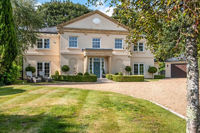 4 Bedroom Detached House For Sale In Hurst Park, Midhurst, West Sussex, GU29