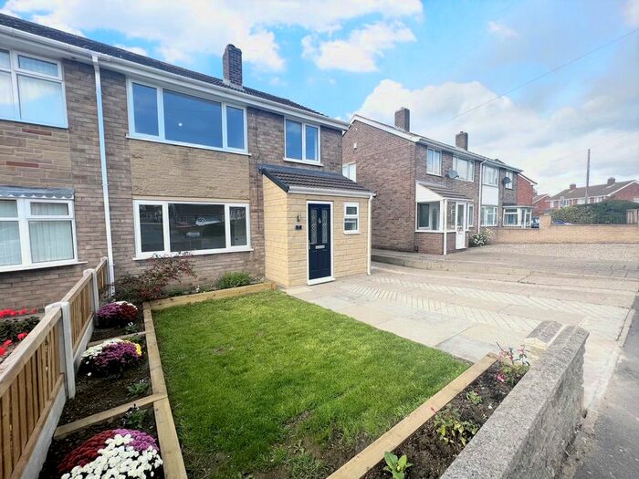 3 Bedroom Semi-Detached House To Rent In Totley Mount, Brimington, Chesterfield, S43