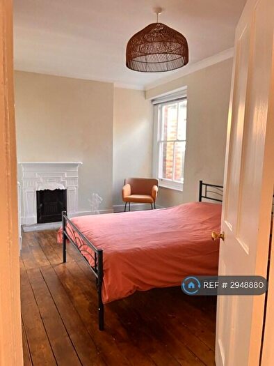 3 Bedroom Flat To Rent In Green Lanes, London, N4
