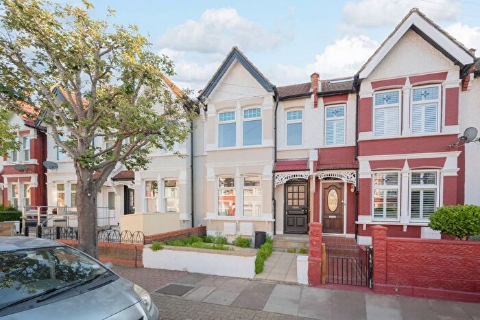 2 Bedroom Flat For Sale In Gassiot Road, Tooting, London, SW17