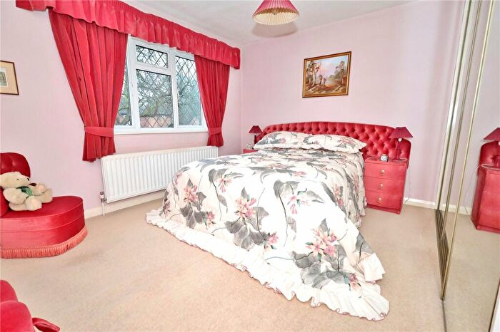 4 Bedroom Detached House For Sale In Lovelace Drive, Pyrford, Woking, Surrey, GU22