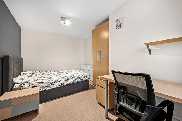 2 Bedroom Flat For Sale In Millharbour, Millwall, E14
