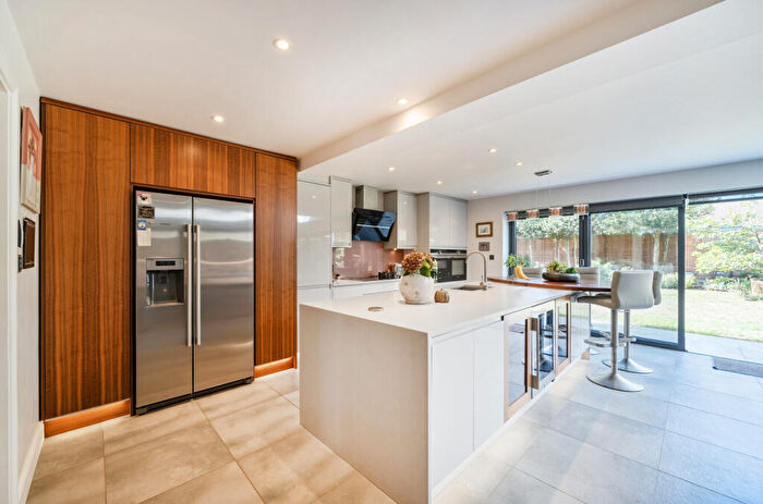 5 Bedroom Detached House For Sale In Waterperry Lane, Chobham, Woking, GU24