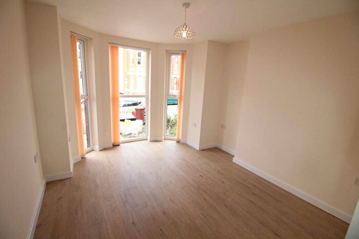 2 Bedroom Flat To Rent In Central Road, West Didsbury, M20