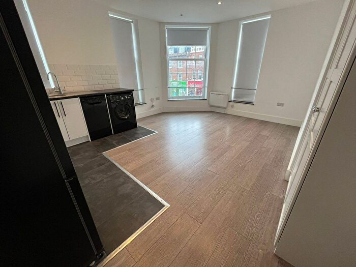 1 Bedroom Flat To Rent In High Street, Epsom, KT19