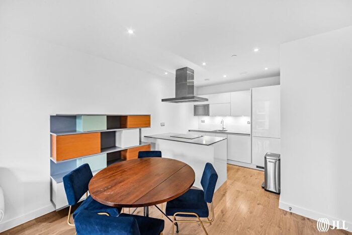 1 Bedroom Flat To Rent In Waterman House, London, E15