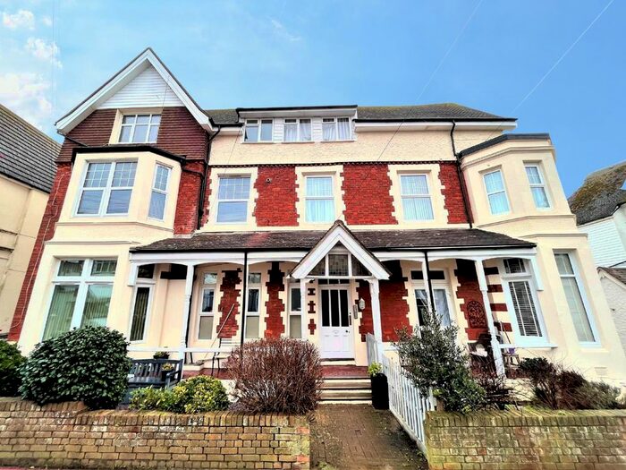 3 Bedroom Flat To Rent In Eversley Road, Bexhill-On-Sea, TN40
