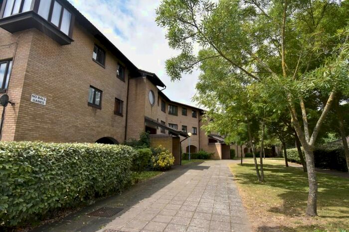 2 Bedroom Flat For Sale In Eastgate Close, London, SE28