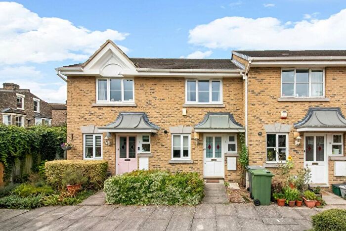 2 Bedroom House To Rent In Cypress Gardens, Brockley, London, SE4