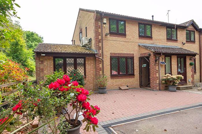 3 Bedroom Semi Detached House For Sale In Marchwood, SO40