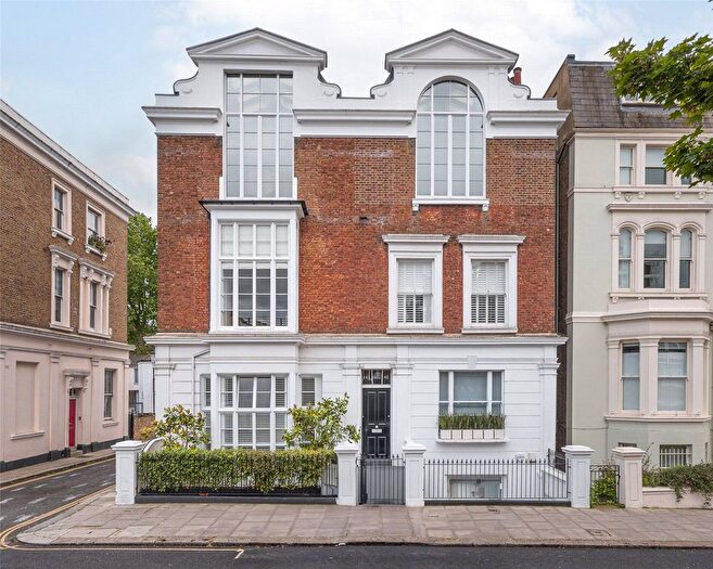 2 Bedroom Flat To Rent In Blenheim Crescent, Notting Hill, London, W11