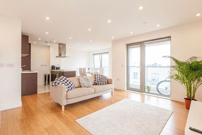 2 Bedroom Flat To Rent In Christian Street, , Aldgate, London, E1