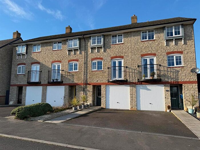 3 Bedroom Terraced House For Sale In Beauchamp Avenue, Midsomer Norton, BA3