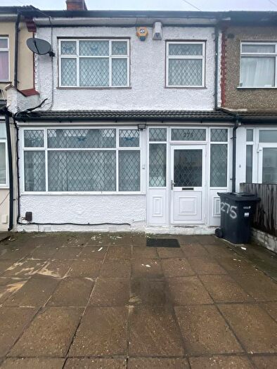 4 Bedroom Terraced House To Rent In Henley Road, Ilford, IG1
