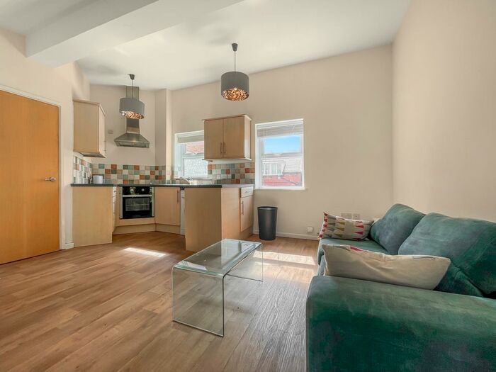 2 Bedroom Flat To Rent In Highbury Court, Highbury Lane, LS6