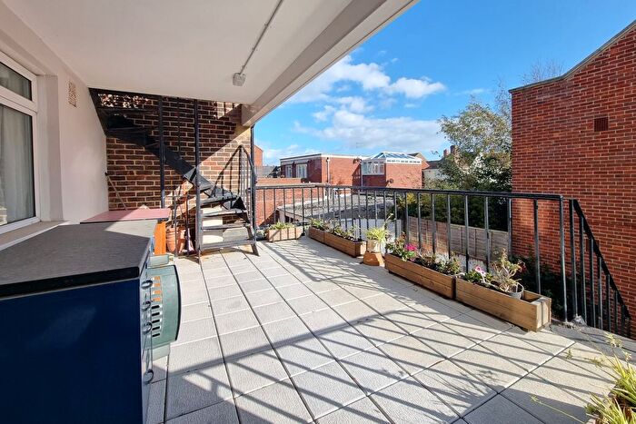 3 Bedroom Flat For Sale In Old Portsmouth, Hampshire, PO1