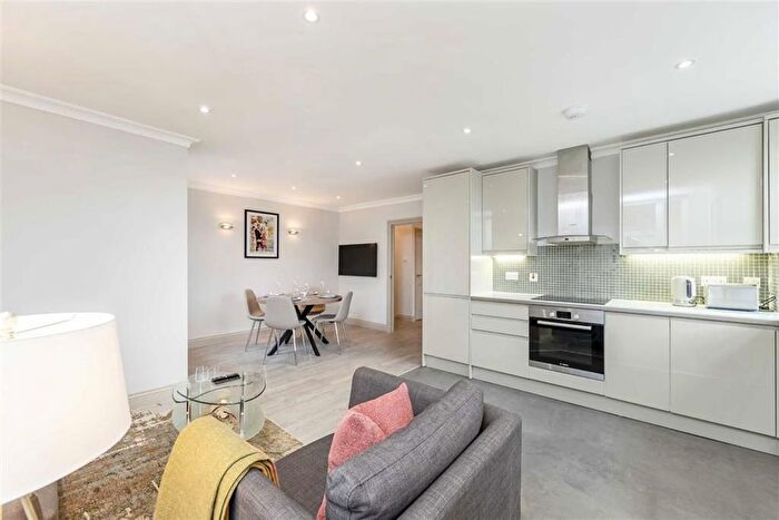 3 Bedroom Flat To Rent In Bickenhall Street, Marylebone, W1U