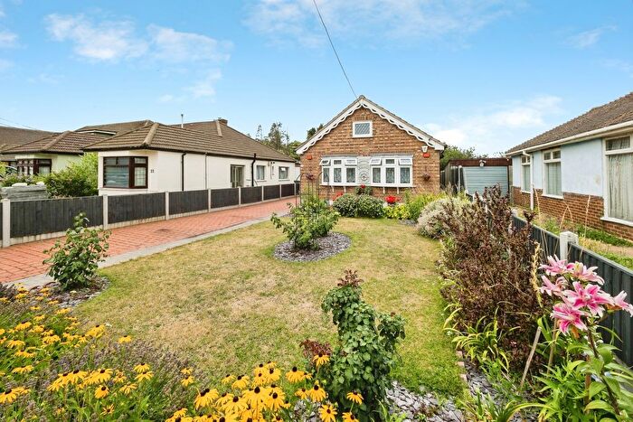 2 Bedroom Bungalow For Sale In Briscoe Road, Rainham, RM13