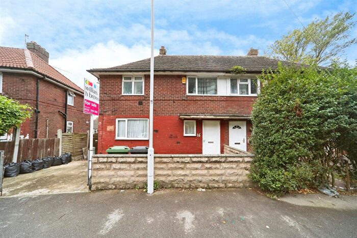 3 Bedroom Semi Detached House For Sale In St. Wilfrids Circus, Leeds, LS8