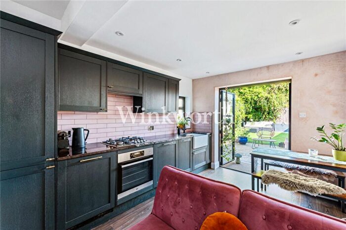 1 Bedroom Apartment To Rent In Whittington Road, London, N22