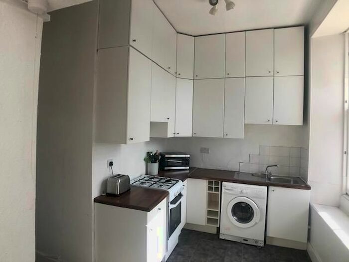 2 Bedroom Flat To Rent In Duke Street, Edinburgh, EH6