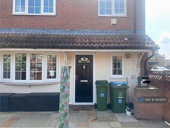 2 Bedroom Semi-Detached House To Rent In Primrose Court, Aylesbury, HP21