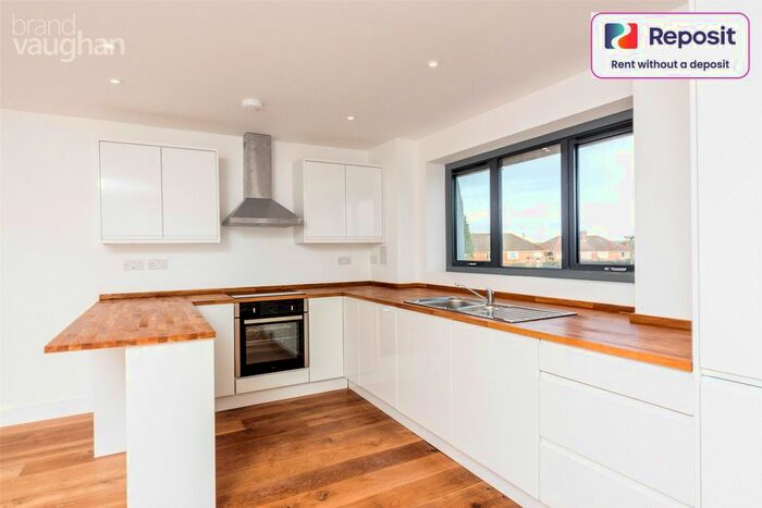 3 Bedroom End Of Terrace House To Rent In Woodbourne Avenue, Brighton, BN1