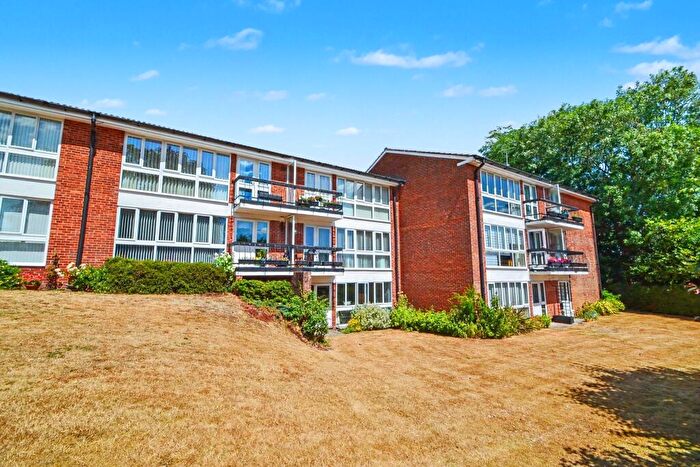 2 Bedroom Flat For Sale In Abbotts Barton, SO23