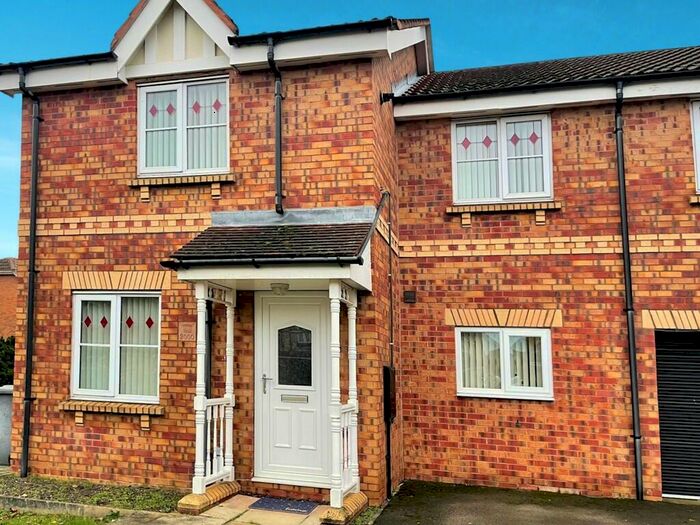 3 Bedroom Semi-Detached House To Rent In West End Court, Rossington, DN11