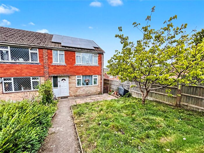 3 Bedroom End Of Terrace House For Sale In Sundridge Drive, Walderslade, Kent, ME5