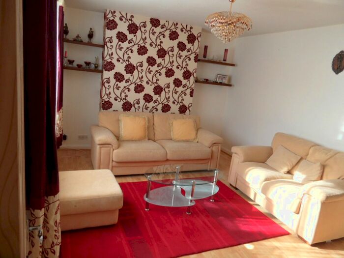 3 Bedroom Semi-Detached House To Rent In Maple Avenue, West Drayton, Middlesex, UB7