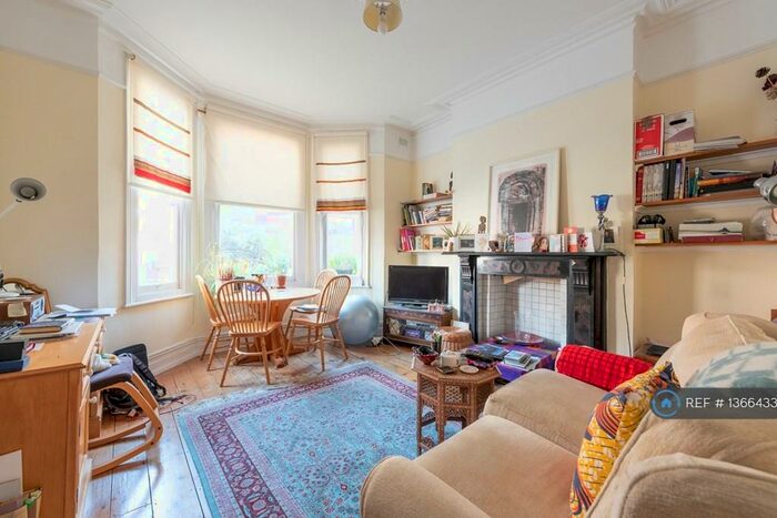 2 Bedroom Flat To Rent In Kestrel Avenue, London, SE24