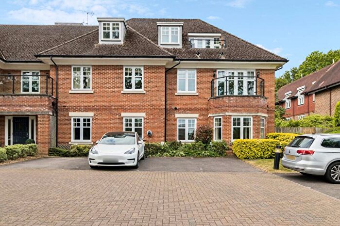 3 Bedroom Flat For Sale In Station Road, Lawnswood Station Road, HP9