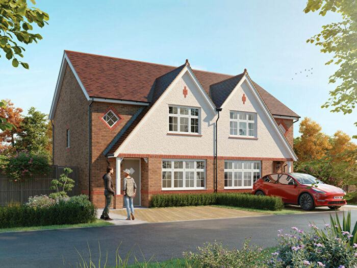 3 Bedroom Semi-Detached House For Sale In Pinewood Way Chichester, PO19