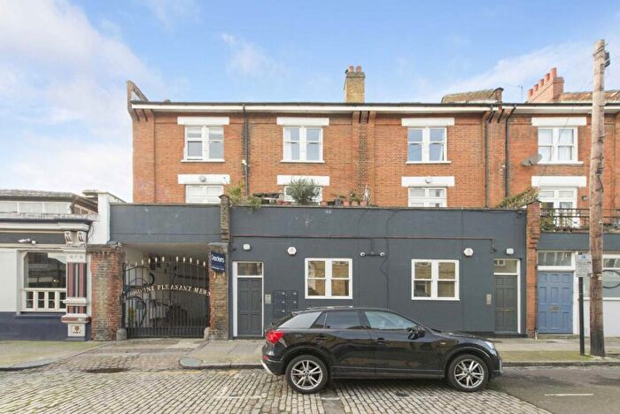 2 Bedroom Flat For Sale In Mount Pleasant Crescent, London, N4