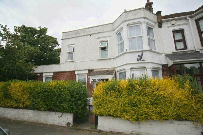 4 Bedroom End Of Terrace House To Rent In Geoffrey Gardens, East Ham, London, E6