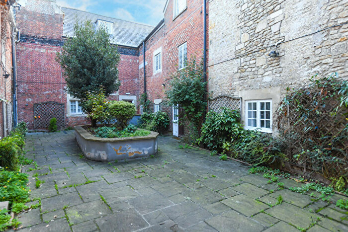 2 Bedroom Flat For Sale In Hill Street Court, Trowbridge, BA14