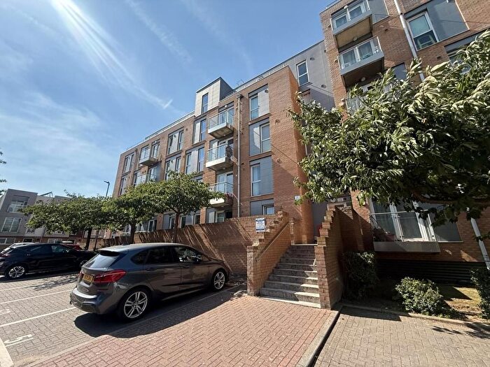 2 Bedroom Flat To Rent In Duke Court, Hounslow, TW3