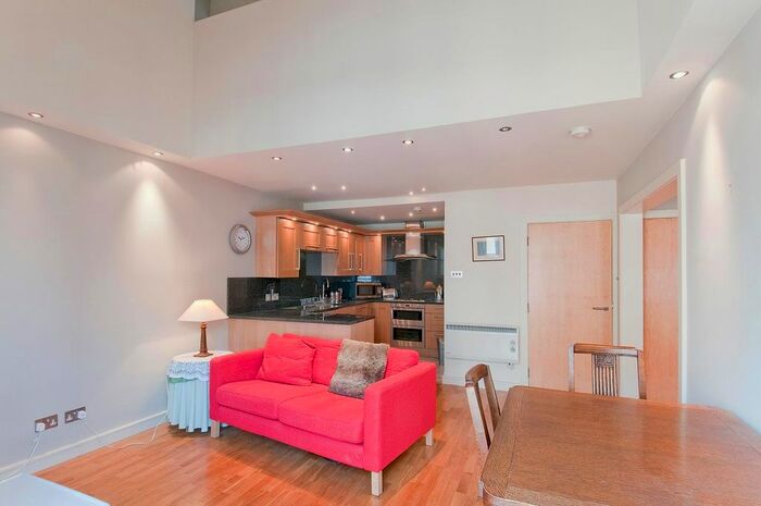 2 Bedroom Flat To Rent In Thames Heights, - Gainsford Street, London, SE1