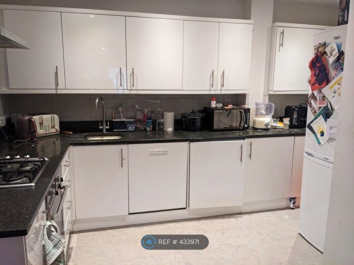 2 Bedroom Flat To Rent In Belvedere Road, Crystal Palace, SE19