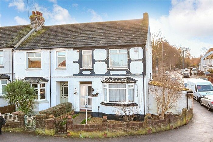 3 Bedroom End Terrace House For Sale In Sturdee Avenue, Upper Gillingham, Kent, ME7