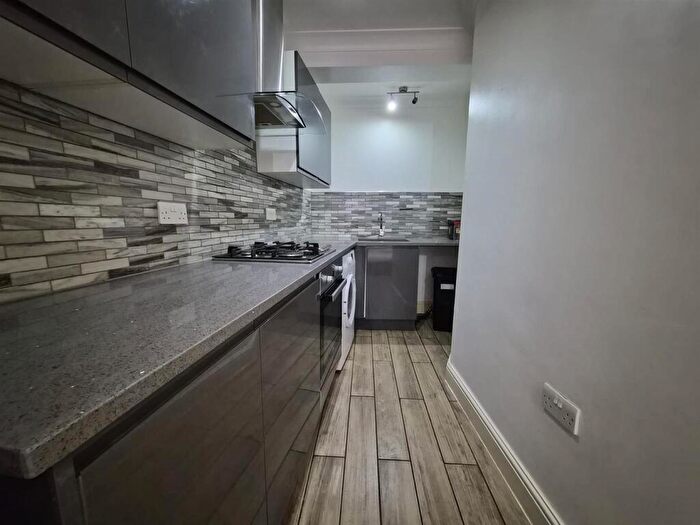 2 Bedroom Apartment To Rent In New Wanstead, Snaresbrook, E11