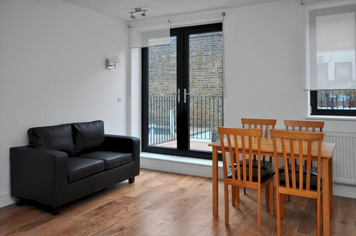 2 Bedroom Flat To Rent In Beehive Place, London, SW9