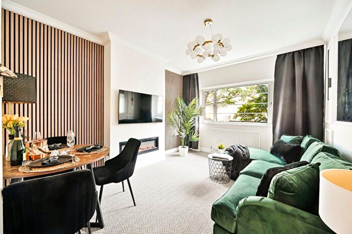 2 Bedroom Flat For Sale In Terrapin Road, Balham, SW17